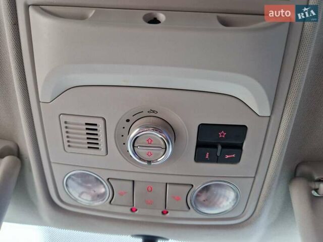 Черный Фольксваген Тигуан, объемом двигателя 2 л и пробегом 195 тыс. км за 13650 $, фото 29 на Automoto.ua