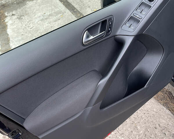 Чорний Фольксваген Тігуан, об'ємом двигуна 2 л та пробігом 157 тис. км за 9300 $, фото 15 на Automoto.ua