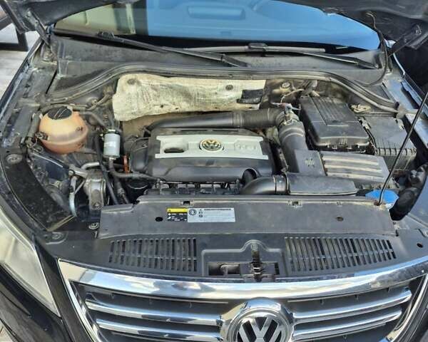 Чорний Фольксваген Тігуан, об'ємом двигуна 2 л та пробігом 218 тис. км за 9300 $, фото 3 на Automoto.ua