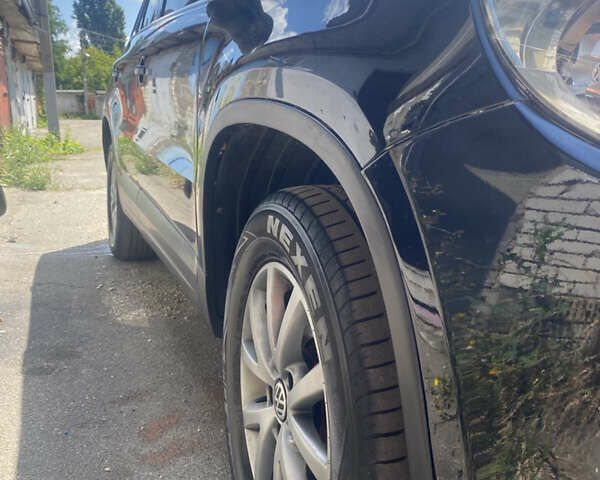 Черный Фольксваген Тигуан, объемом двигателя 2 л и пробегом 158 тыс. км за 10800 $, фото 9 на Automoto.ua