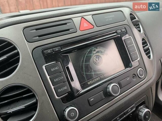 Чорний Фольксваген Тігуан, об'ємом двигуна 2 л та пробігом 199 тис. км за 10700 $, фото 13 на Automoto.ua