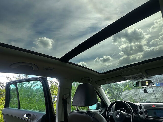 Чорний Фольксваген Тігуан, об'ємом двигуна 2 л та пробігом 309 тис. км за 8700 $, фото 6 на Automoto.ua