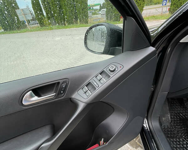 Черный Фольксваген Тигуан, объемом двигателя 1.97 л и пробегом 209 тыс. км за 12500 $, фото 12 на Automoto.ua