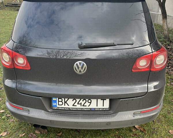 Черный Фольксваген Тигуан, объемом двигателя 1.39 л и пробегом 204 тыс. км за 9700 $, фото 6 на Automoto.ua