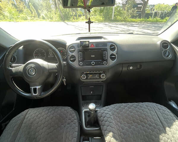 Черный Фольксваген Тигуан, объемом двигателя 2 л и пробегом 317 тыс. км за 10900 $, фото 27 на Automoto.ua