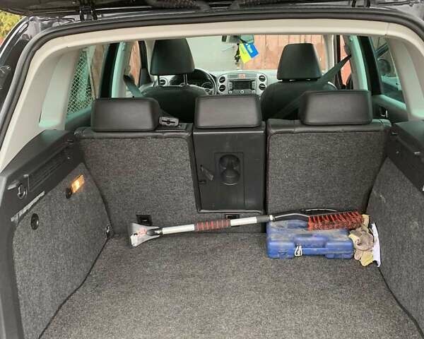 Чорний Фольксваген Тігуан, об'ємом двигуна 2 л та пробігом 199 тис. км за 10700 $, фото 8 на Automoto.ua