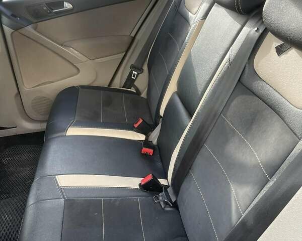 Черный Фольксваген Тигуан, объемом двигателя 2 л и пробегом 180 тыс. км за 8200 $, фото 2 на Automoto.ua