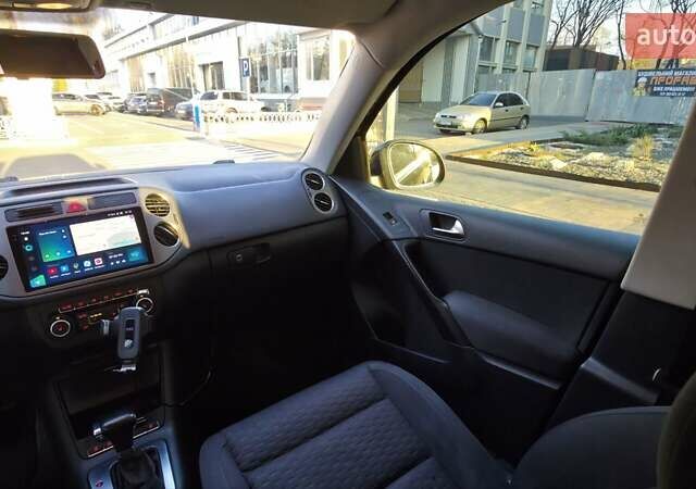 Чорний Фольксваген Тігуан, об'ємом двигуна 1.97 л та пробігом 148 тис. км за 13500 $, фото 6 на Automoto.ua