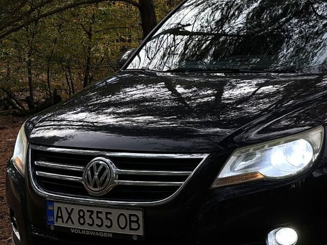 Черный Фольксваген Тигуан, объемом двигателя 2 л и пробегом 274 тыс. км за 10000 $, фото 1 на Automoto.ua