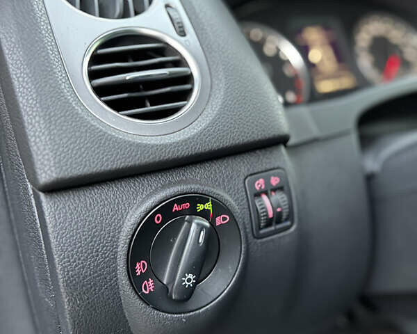 Черный Фольксваген Тигуан, объемом двигателя 1.97 л и пробегом 265 тыс. км за 12300 $, фото 17 на Automoto.ua