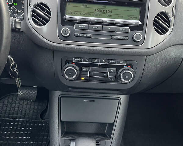 Чорний Фольксваген Тігуан, об'ємом двигуна 2 л та пробігом 157 тис. км за 9300 $, фото 17 на Automoto.ua