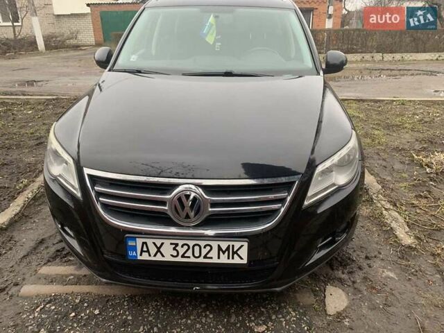 Чорний Фольксваген Тігуан, об'ємом двигуна 2 л та пробігом 199 тис. км за 10700 $, фото 6 на Automoto.ua