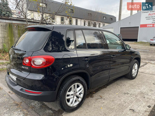 Чорний Фольксваген Тігуан, об'ємом двигуна 2 л та пробігом 157 тис. км за 9300 $, фото 6 на Automoto.ua