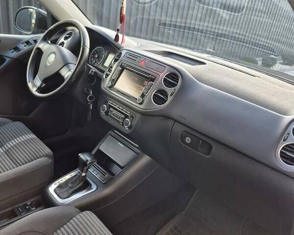 Чорний Фольксваген Тігуан, об'ємом двигуна 2 л та пробігом 218 тис. км за 9300 $, фото 17 на Automoto.ua