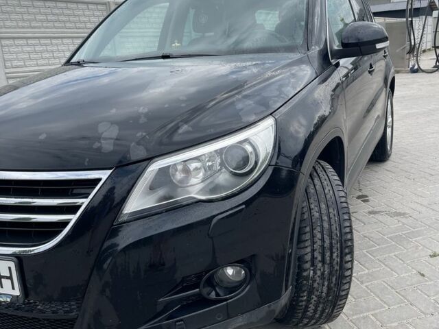Черный Фольксваген Тигуан, объемом двигателя 2 л и пробегом 209 тыс. км за 12500 $, фото 2 на Automoto.ua
