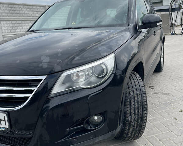 Черный Фольксваген Тигуан, объемом двигателя 1.97 л и пробегом 209 тыс. км за 12500 $, фото 2 на Automoto.ua
