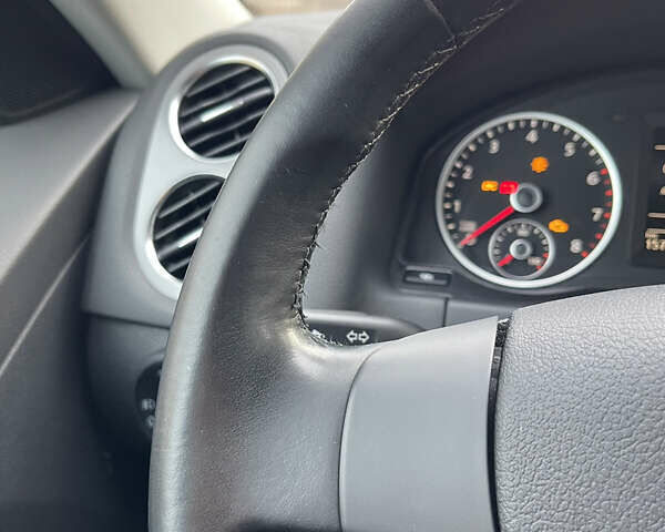 Чорний Фольксваген Тігуан, об'ємом двигуна 2 л та пробігом 157 тис. км за 9300 $, фото 22 на Automoto.ua