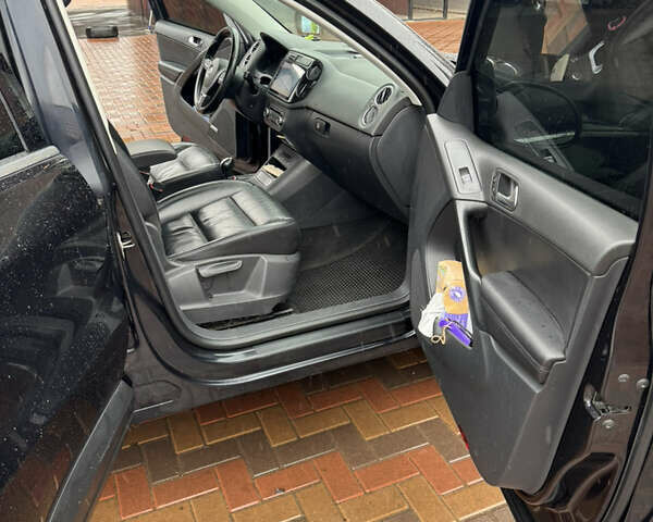 Чорний Фольксваген Тігуан, об'ємом двигуна 2 л та пробігом 285 тис. км за 13500 $, фото 13 на Automoto.ua