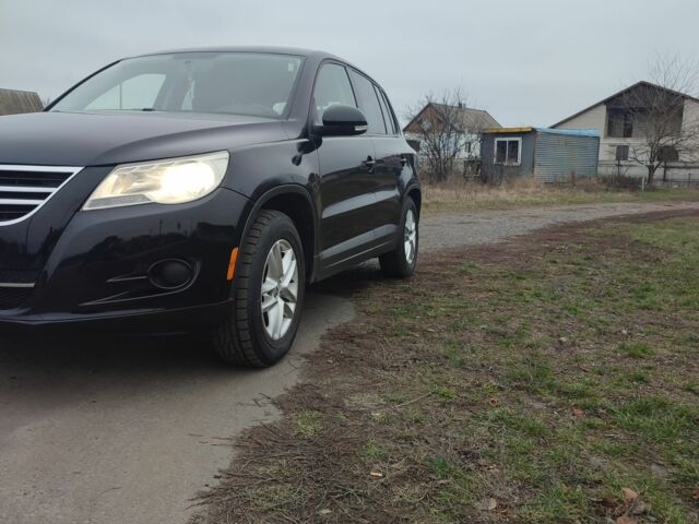 Черный Фольксваген Тигуан, объемом двигателя 2 л и пробегом 198 тыс. км за 9390 $, фото 3 на Automoto.ua