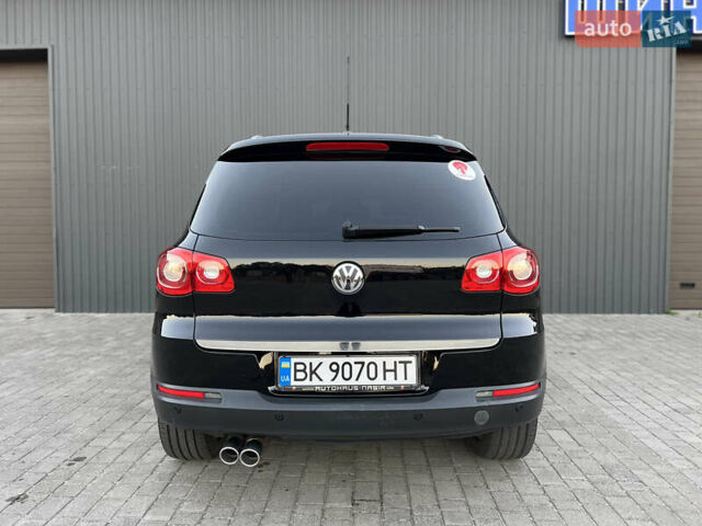 Черный Фольксваген Тигуан, объемом двигателя 1.97 л и пробегом 265 тыс. км за 12300 $, фото 12 на Automoto.ua