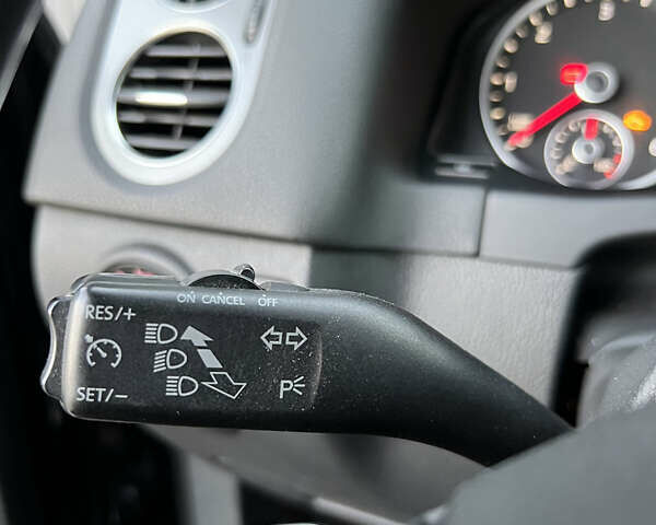 Черный Фольксваген Тигуан, объемом двигателя 1.97 л и пробегом 265 тыс. км за 12300 $, фото 16 на Automoto.ua