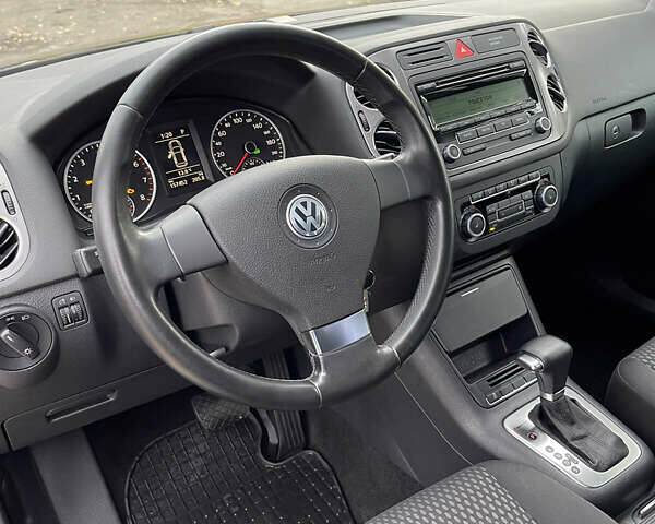 Чорний Фольксваген Тігуан, об'ємом двигуна 2 л та пробігом 157 тис. км за 9300 $, фото 13 на Automoto.ua