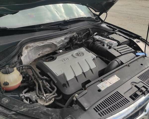 Черный Фольксваген Тигуан, объемом двигателя 2 л и пробегом 269 тыс. км за 12300 $, фото 14 на Automoto.ua