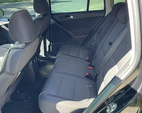 Черный Фольксваген Тигуан, объемом двигателя 2 л и пробегом 317 тыс. км за 10900 $, фото 25 на Automoto.ua