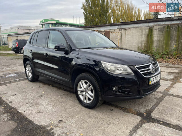 Чорний Фольксваген Тігуан, об'ємом двигуна 2 л та пробігом 157 тис. км за 9300 $, фото 1 на Automoto.ua