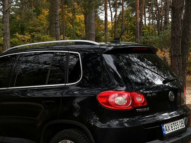 Черный Фольксваген Тигуан, объемом двигателя 2 л и пробегом 274 тыс. км за 10000 $, фото 3 на Automoto.ua