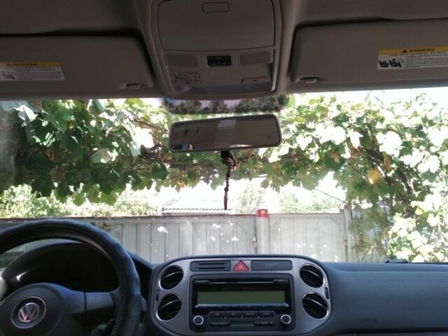 Черный Фольксваген Тигуан, объемом двигателя 2 л и пробегом 198 тыс. км за 9390 $, фото 7 на Automoto.ua