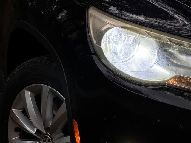 Черный Фольксваген Тигуан, объемом двигателя 2 л и пробегом 274 тыс. км за 10000 $, фото 7 на Automoto.ua