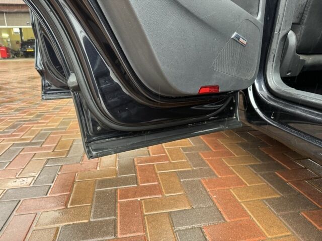 Черный Фольксваген Тигуан, объемом двигателя 2 л и пробегом 285 тыс. км за 13400 $, фото 5 на Automoto.ua