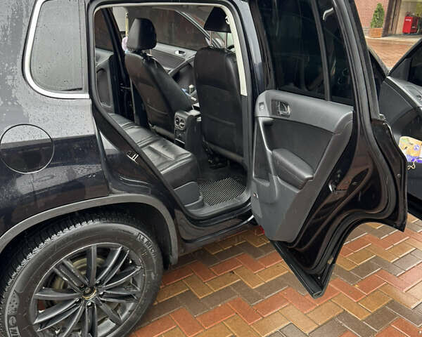 Чорний Фольксваген Тігуан, об'ємом двигуна 2 л та пробігом 285 тис. км за 13500 $, фото 14 на Automoto.ua