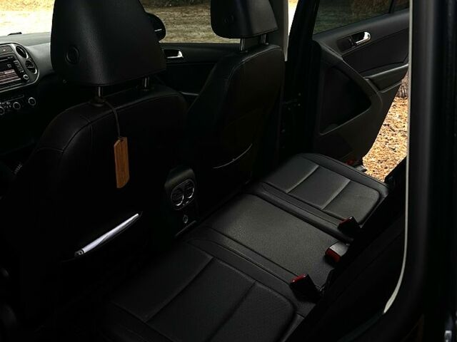 Черный Фольксваген Тигуан, объемом двигателя 2 л и пробегом 274 тыс. км за 10000 $, фото 4 на Automoto.ua