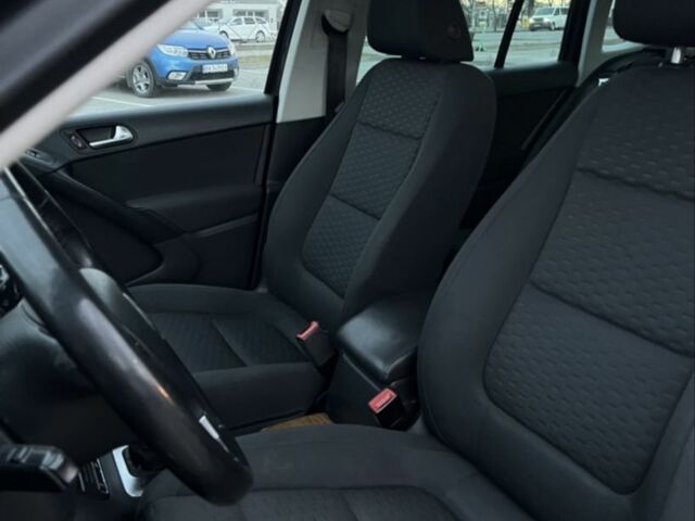 Чорний Фольксваген Тігуан, об'ємом двигуна 2 л та пробігом 250 тис. км за 8500 $, фото 5 на Automoto.ua