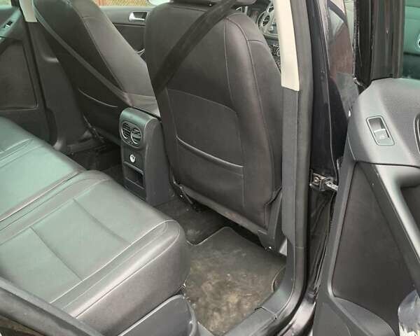 Чорний Фольксваген Тігуан, об'ємом двигуна 2 л та пробігом 199 тис. км за 10700 $, фото 2 на Automoto.ua