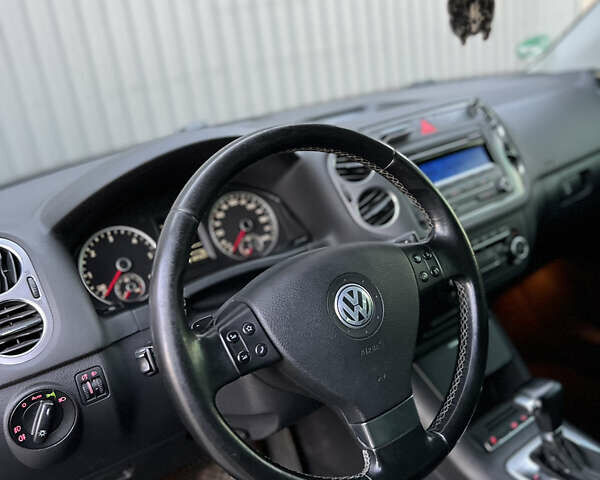 Черный Фольксваген Тигуан, объемом двигателя 1.97 л и пробегом 265 тыс. км за 12300 $, фото 24 на Automoto.ua