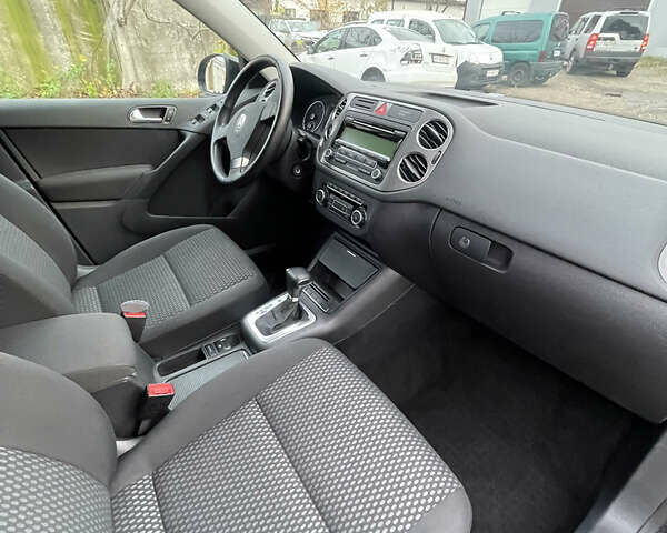 Чорний Фольксваген Тігуан, об'ємом двигуна 2 л та пробігом 157 тис. км за 9300 $, фото 9 на Automoto.ua