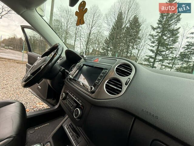 Чорний Фольксваген Тігуан, об'ємом двигуна 2 л та пробігом 238 тис. км за 10599 $, фото 25 на Automoto.ua