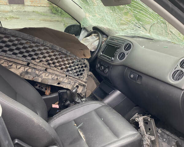 Чорний Фольксваген Тігуан, об'ємом двигуна 2 л та пробігом 270 тис. км за 2999 $, фото 7 на Automoto.ua