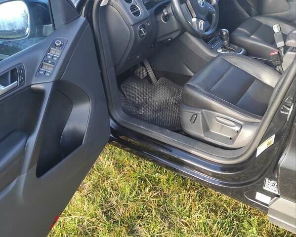 Чорний Фольксваген Тігуан, об'ємом двигуна 2 л та пробігом 285 тис. км за 9700 $, фото 7 на Automoto.ua