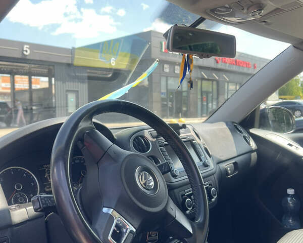 Чорний Фольксваген Тігуан, об'ємом двигуна 1.97 л та пробігом 386 тис. км за 10500 $, фото 5 на Automoto.ua