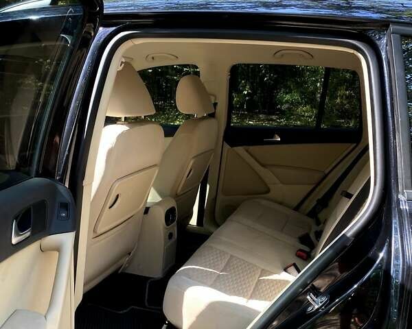 Черный Фольксваген Тигуан, объемом двигателя 2 л и пробегом 250 тыс. км за 12000 $, фото 8 на Automoto.ua