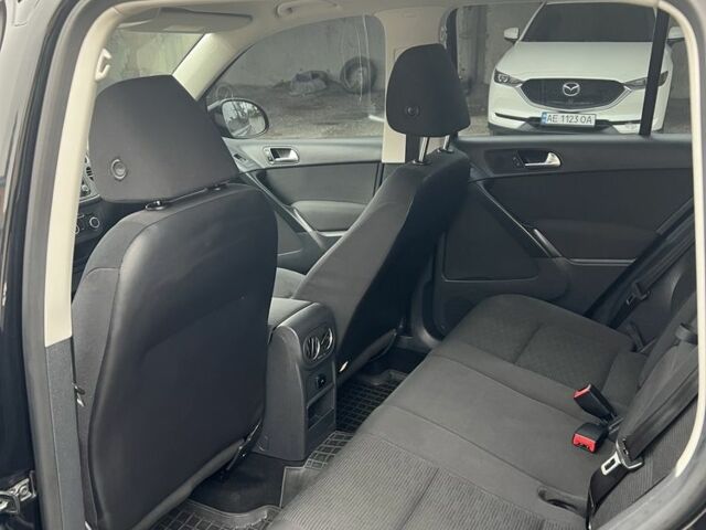 Черный Фольксваген Тигуан, объемом двигателя 2 л и пробегом 215 тыс. км за 10300 $, фото 6 на Automoto.ua