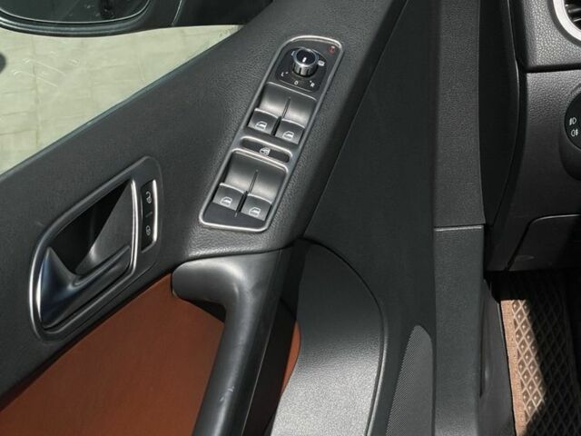 Чорний Фольксваген Тігуан, об'ємом двигуна 2 л та пробігом 230 тис. км за 13000 $, фото 17 на Automoto.ua