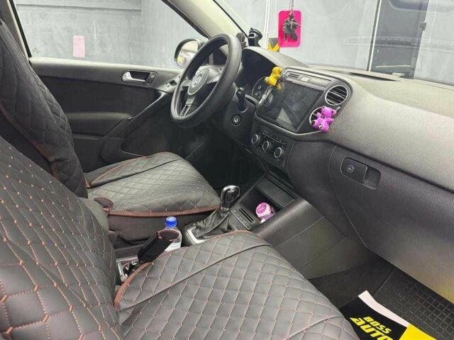 Черный Фольксваген Тигуан, объемом двигателя 2 л и пробегом 186 тыс. км за 12300 $, фото 12 на Automoto.ua