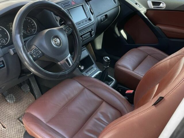 Чорний Фольксваген Тігуан, об'ємом двигуна 2 л та пробігом 230 тис. км за 13000 $, фото 13 на Automoto.ua