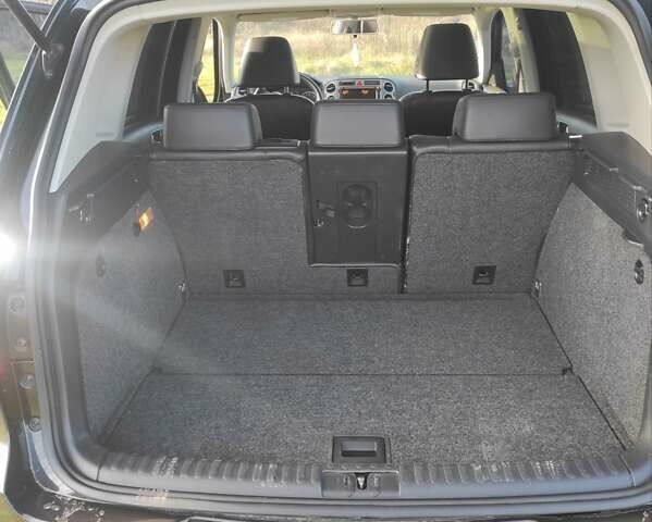 Чорний Фольксваген Тігуан, об'ємом двигуна 2 л та пробігом 285 тис. км за 9700 $, фото 13 на Automoto.ua