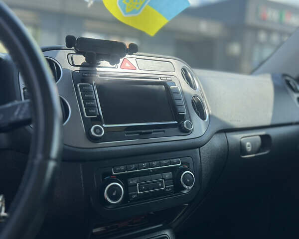 Чорний Фольксваген Тігуан, об'ємом двигуна 1.97 л та пробігом 386 тис. км за 10500 $, фото 6 на Automoto.ua